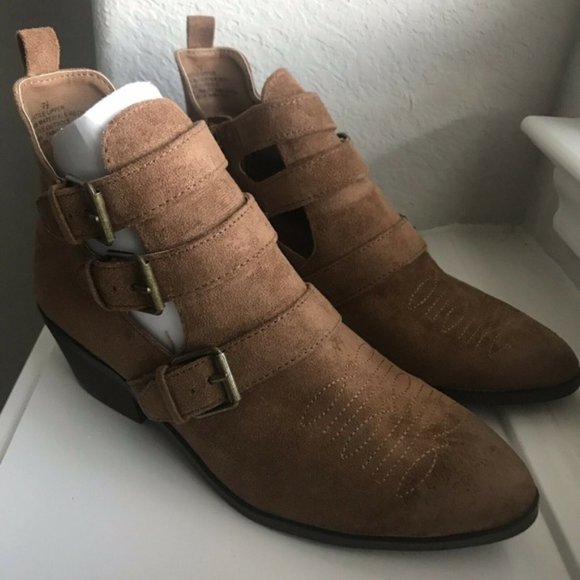 CLOSING SALE Universal Thread Kelsey Booties - Picture 3 of 8